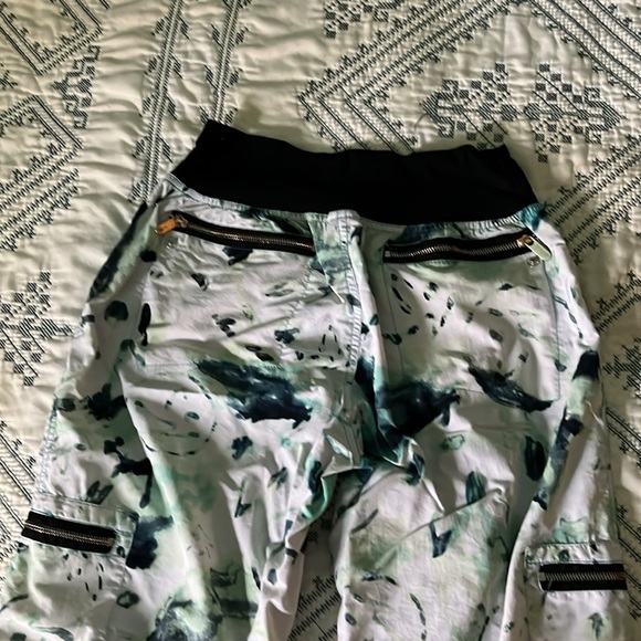 Zumba convertible cargo/wind pants - L (run small) - Picture 4 of 5